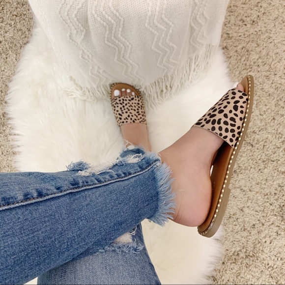 ✨NEW Mila Sandal- in Cheetah - Picture 6 of 6